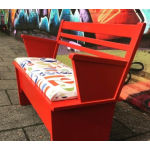 Vintage rood kinderbankje